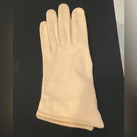 Authentic Vintage 1952 Christian Dior Shalimar Gloves | Pale Pink Leather with B - Picture 4 of 16